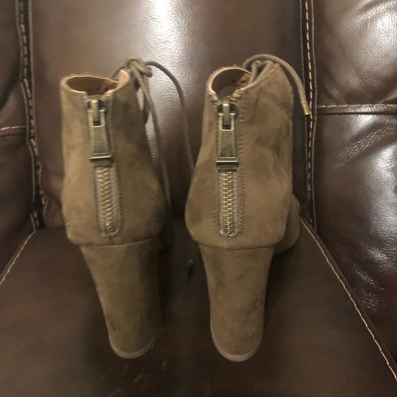 Army green lace up square heel shoes never worn - Picture 3 of 5